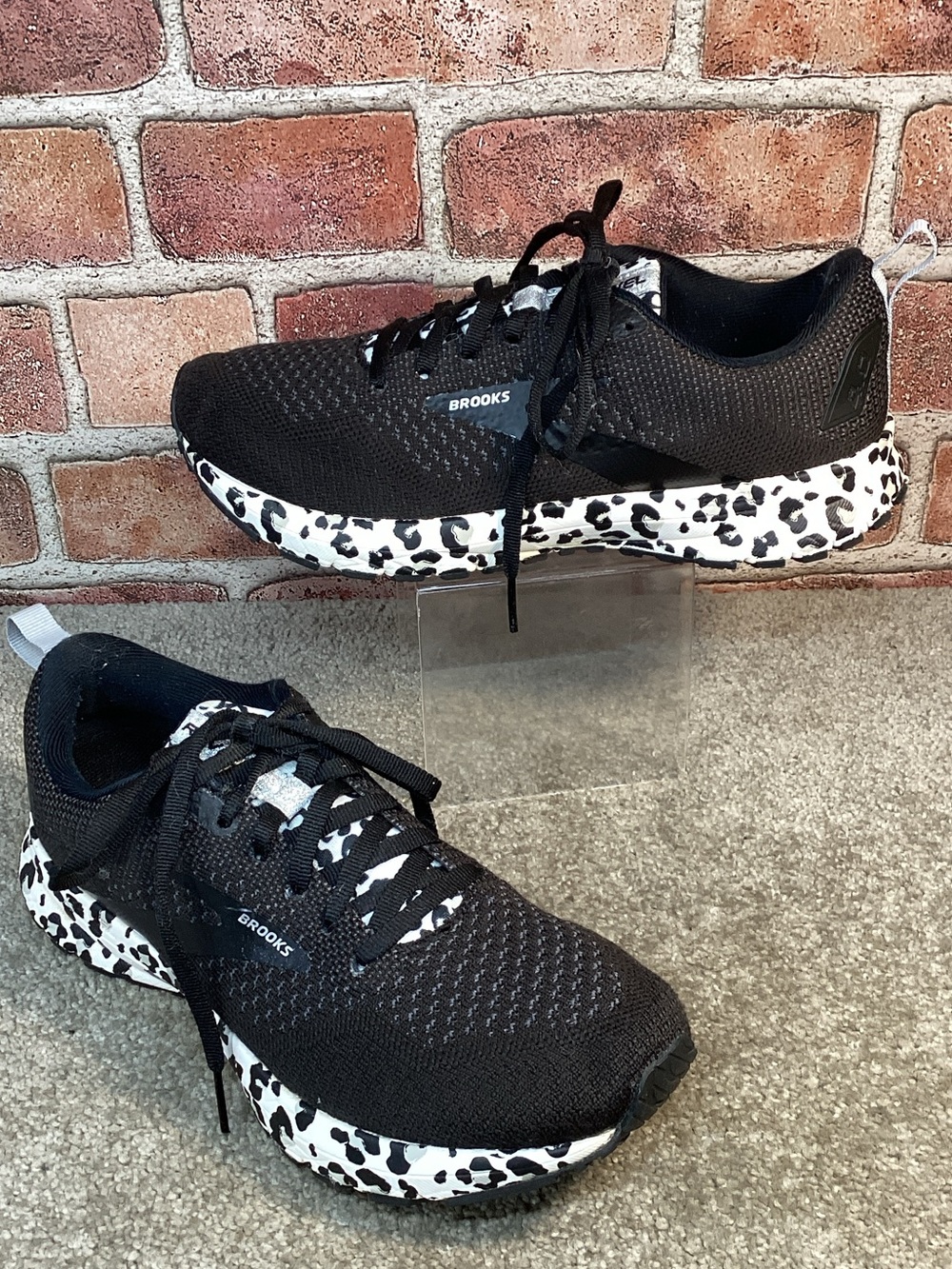 Brooks Revel 4 Snow Leopard womens running shoes sneakers size 8